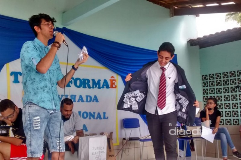 Foto: Apresentações culturais,amostras de física e química e palestras, estiveram entre as atividades desempenhadas pelos estudantes. (Foto: Divulgação)