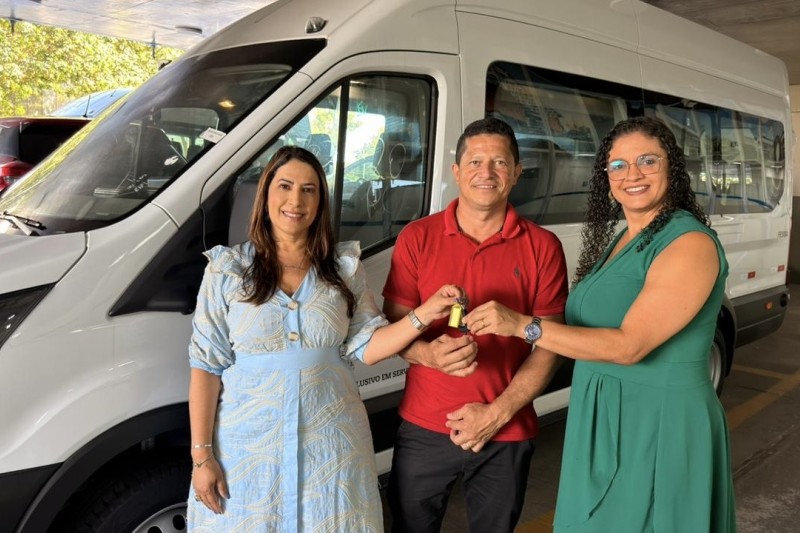 Foto: Divulgação - Deputada Cláudia Oliveira garante nova Van para o TFD em Itapebi e reforça compromisso com a saúde