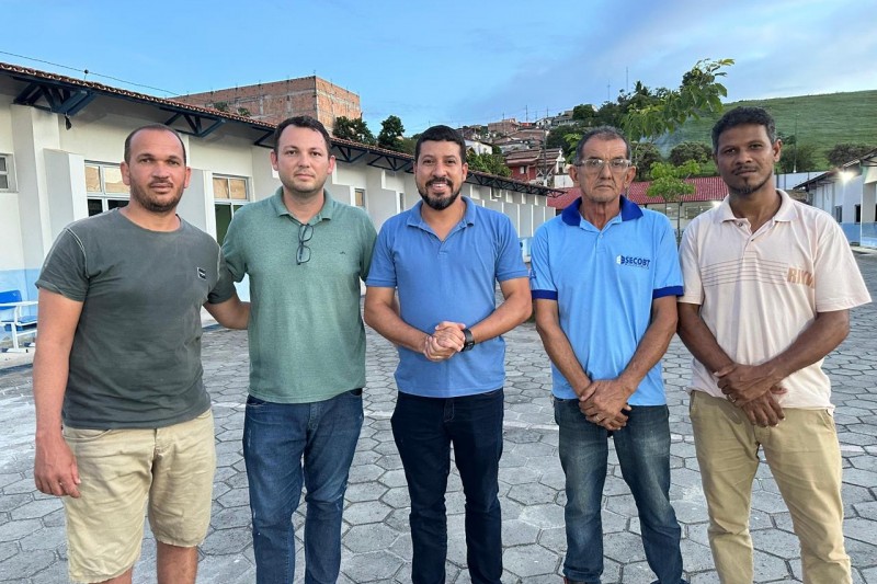 Foto: Divulgação - Prefeito visita escolas em Monte Pascoal e anuncia reparos nas unidades após atos de vandalismo
