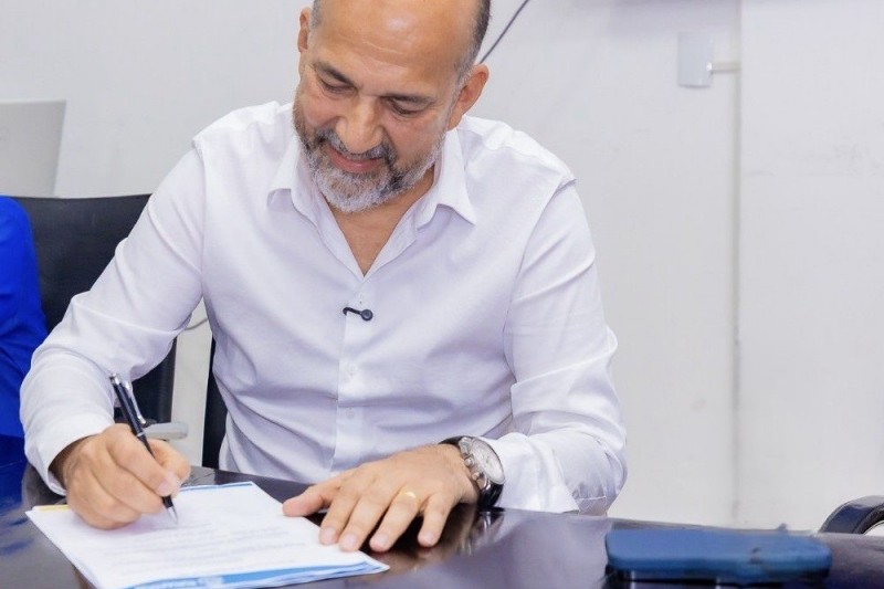 Foto: Divulgação - Prefeito Robério concede reajuste salarial de 5,4% para professores e 6,79% aos agentes de saúde