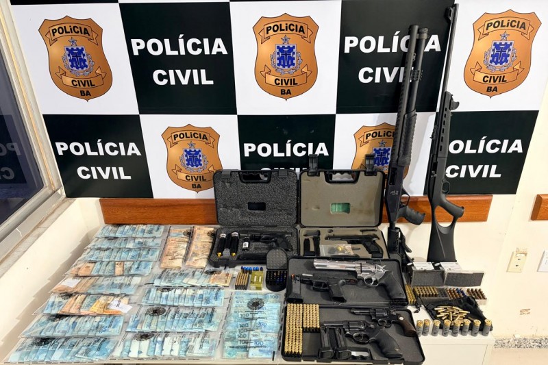 Foto: Divulgação - Polícia Civil apreende arsenal, dinheiro e prende dois por comércio ilegal de armas em Eunápolis