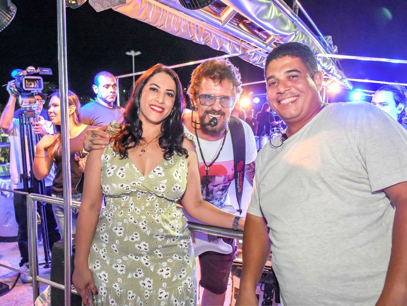 Prefeita de Porto Seguro, Cláudia Oliveira e o secretário de Relações Institucionais, Maurício Pedrosa;, ao lado do cantor, Tuca Fernandes. (Foto: Divulgação)