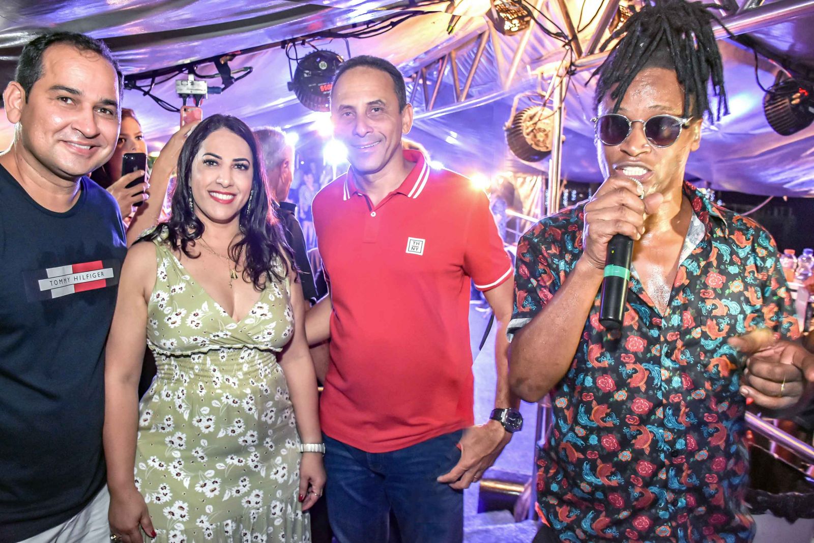 Prefeita de Porto Seguro, Cláudia Oliveira acompanhou com muita animação a quarta noite de festa. (Foto: Divulgação)