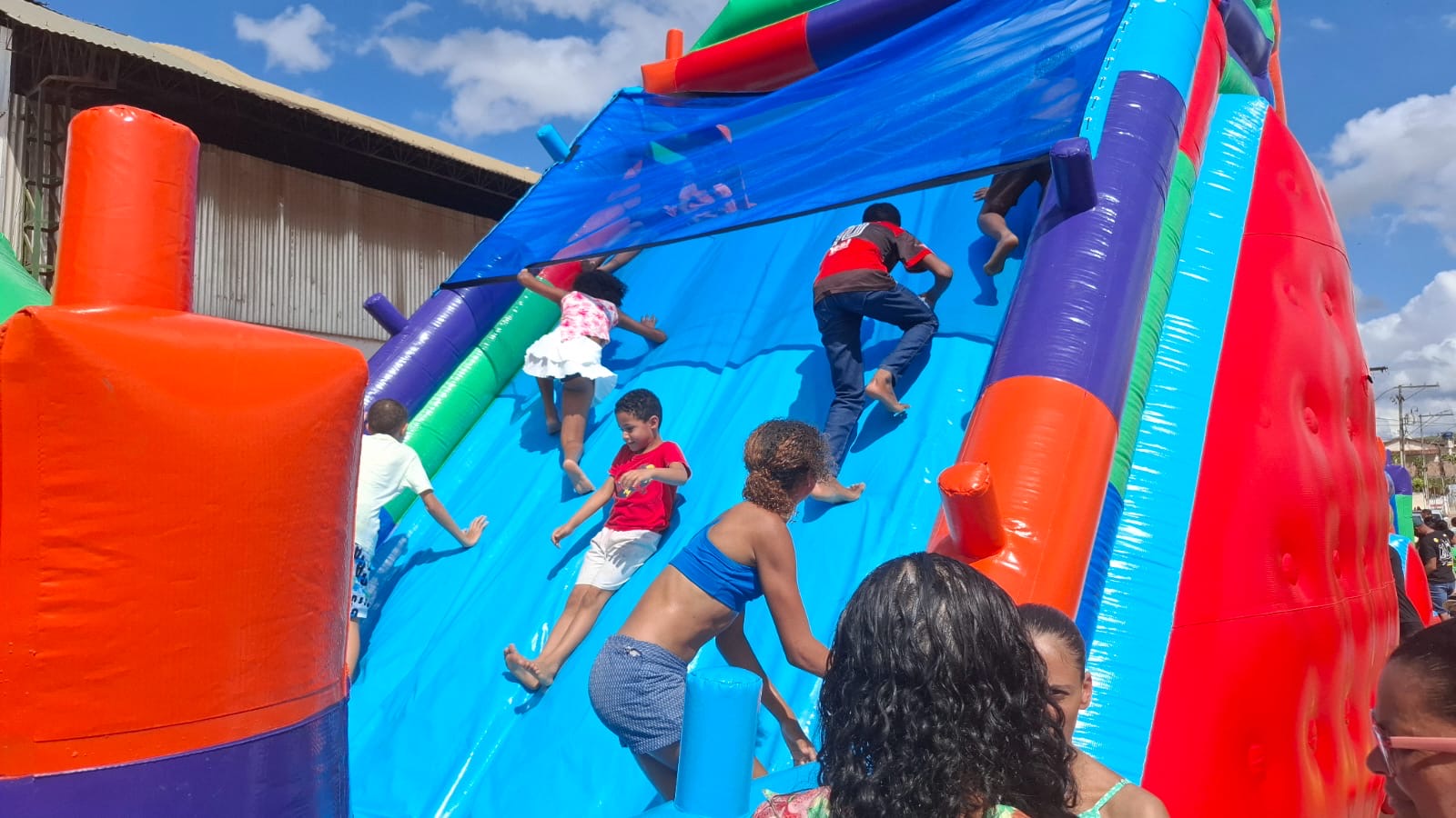Prefeitura de Guaratinga realiza grande festa em homenagem ao Dia das Crianas
