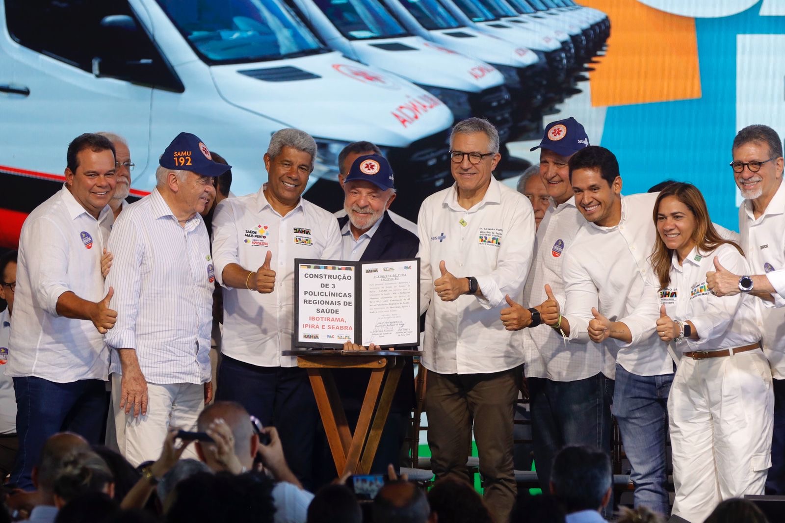 Deputada Cl�udia Oliveira recebe ambul�ncia e equipamentos para refor�ar a sa�de de Eun�polis