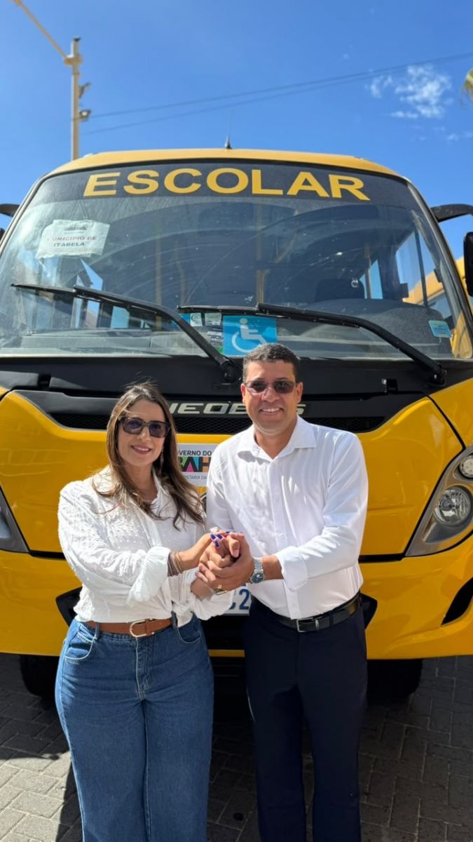 Prefeito Flauzino e deputada Cláudia Oliveira recebem novo ônibus escolar do governador Jerônimo para Itabela Prefeito Flauzino e deputada Cláudia Oliveira recebem novo ônibus escolar do governador Jerônimo para Itabela