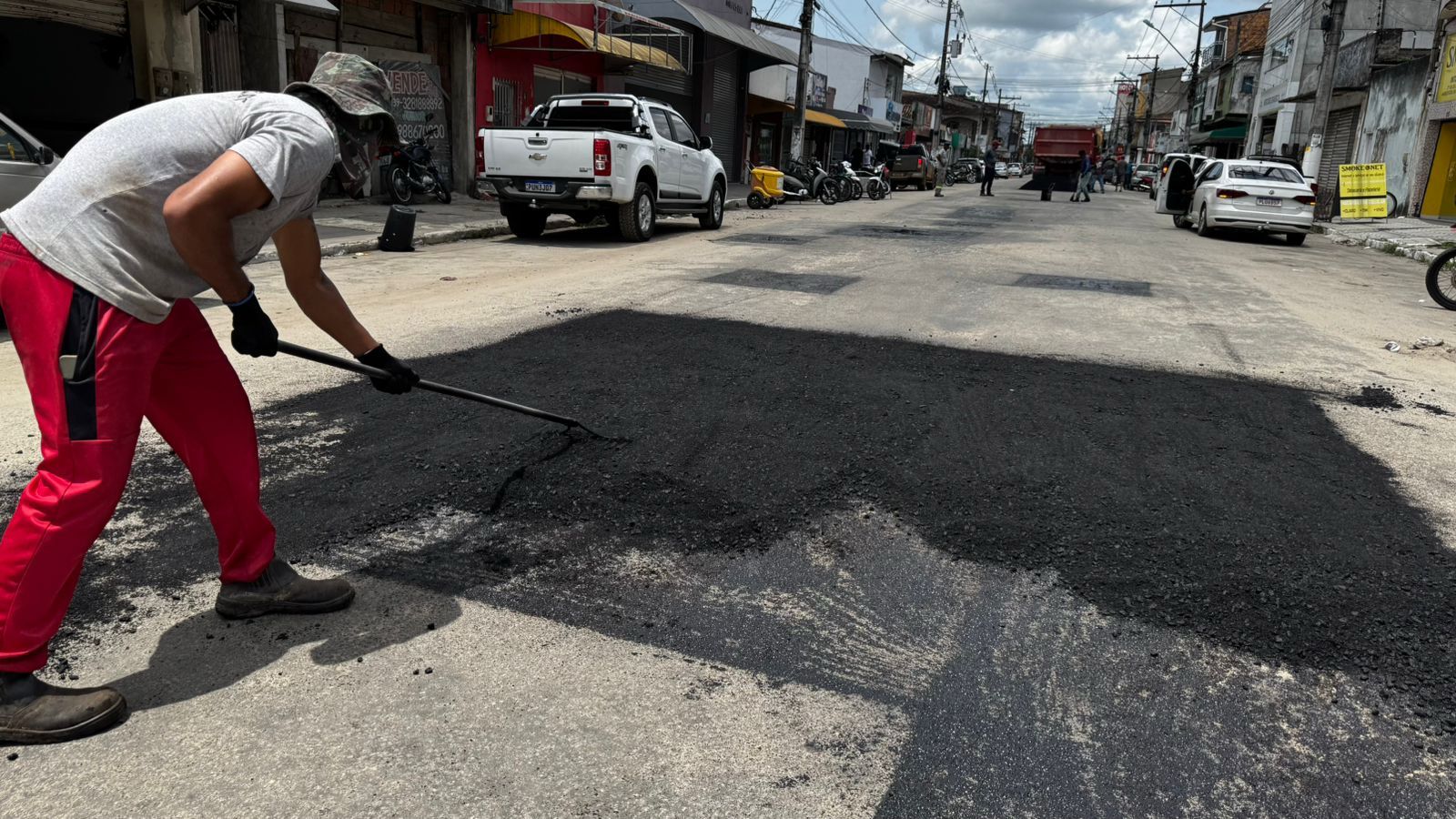 Com tempo firme, Prefeitura de Eunápolis intensifica operação Tapa-Buracos e patrolamento; pavimentações serão retomadas Com tempo firme, Prefeitura de Eunápolis intensifica operação Tapa-Buracos e patrolamento; pavimentações serão retomadas