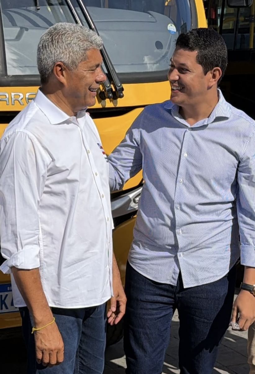 Guaratinga recebe o quinto ônibus escolar adquirido pela gestão do prefeito Gandhi Marques Guaratinga recebe o quinto ônibus escolar adquirido pela gestão do prefeito Gandhi Marques