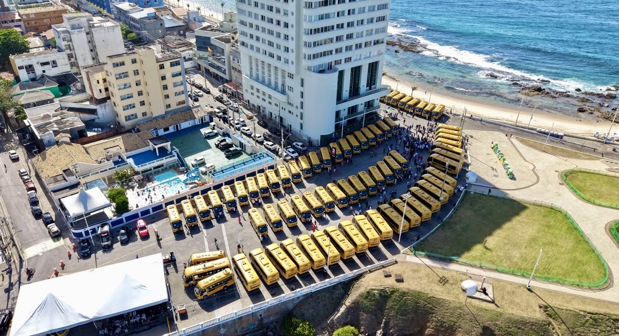 Deputada Cláudia Oliveira viabiliza ônibus escolares para Eunápolis, Itabela e Guaratinga Deputada Cláudia Oliveira viabiliza ônibus escolares para Eunápolis, Itabela e Guaratinga