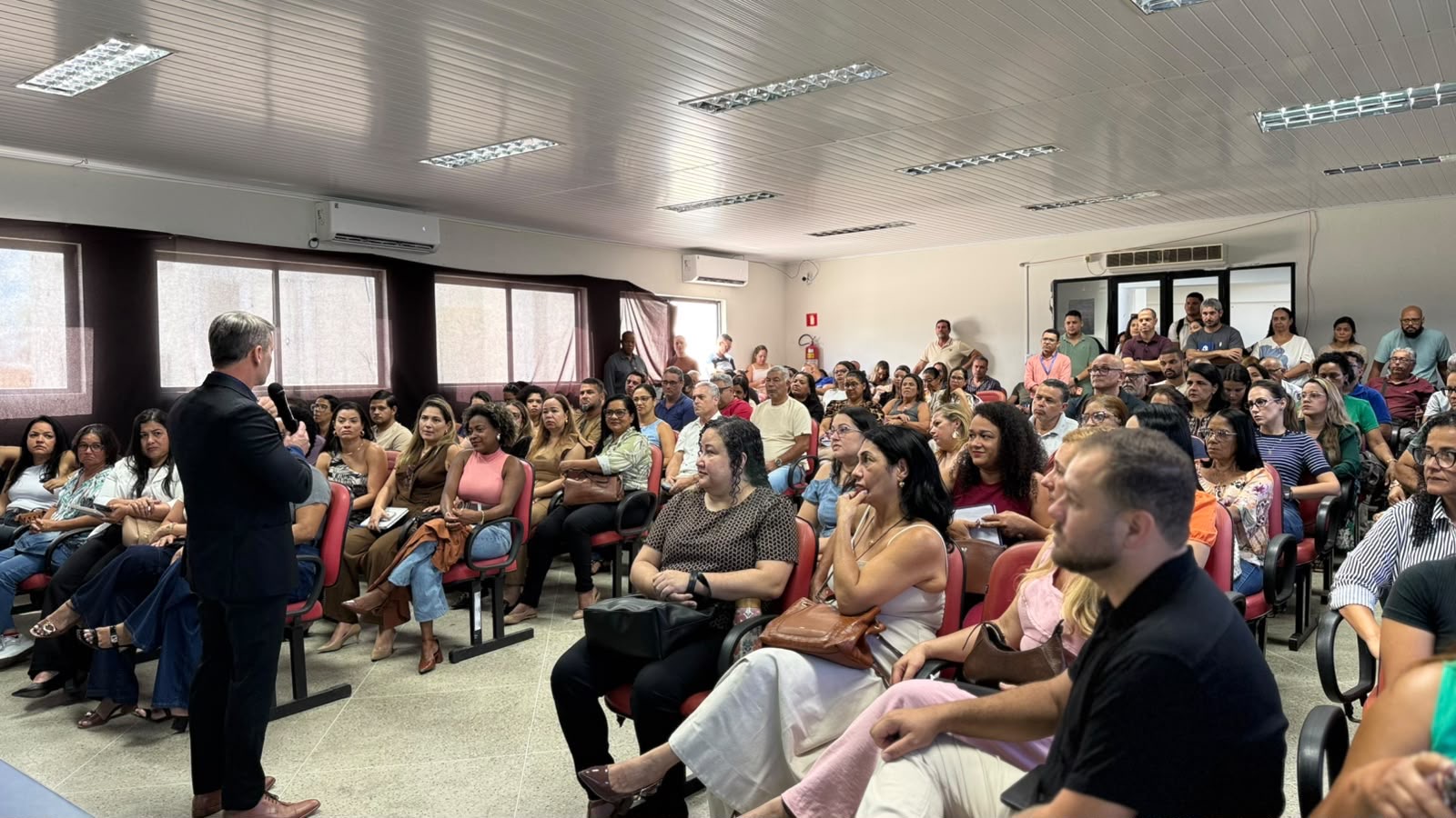 Eunápolis qualifica servidores para aprimorar fiscalização e gestão dos contratos públicos Eunápolis qualifica servidores para aprimorar fiscalização e gestão dos contratos públicos