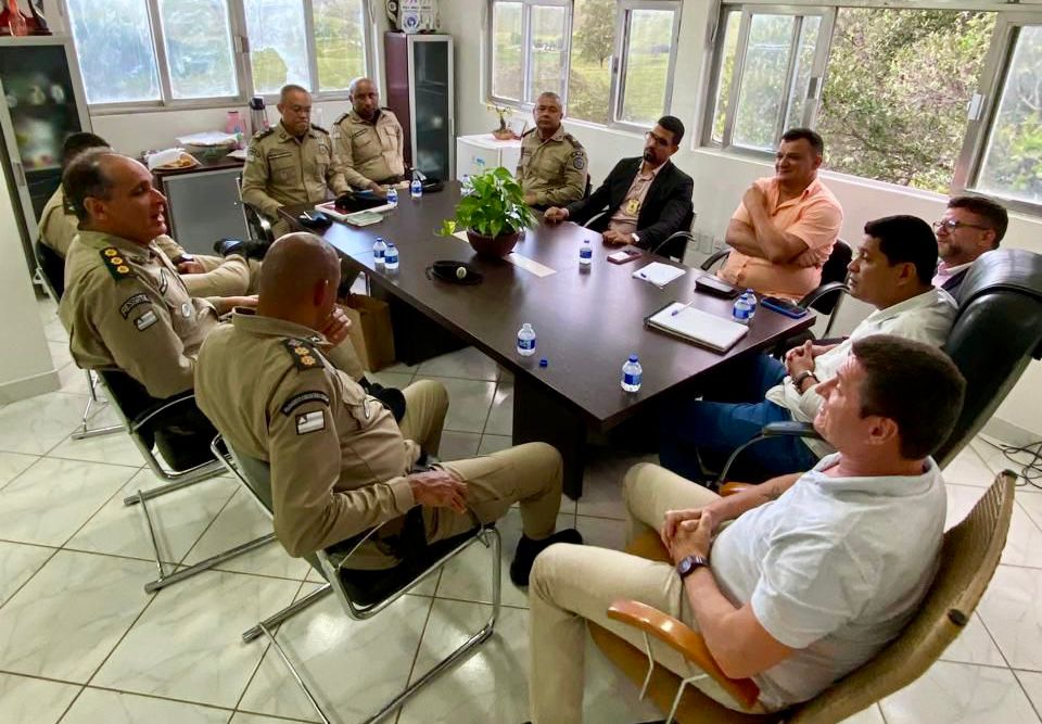 Prefeito Gandhi recebe visita institucional do Comandante do 28º BPM em Guaratinga Prefeito Gandhi recebe visita institucional do Comandante do 28º BPM em Guaratinga