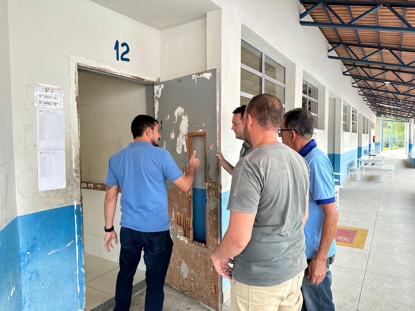 Prefeito visita escolas em Monte Pascoal e anuncia reparos nas unidades após atos de vandalismo Prefeito visita escolas em Monte Pascoal e anuncia reparos nas unidades após atos de vandalismo