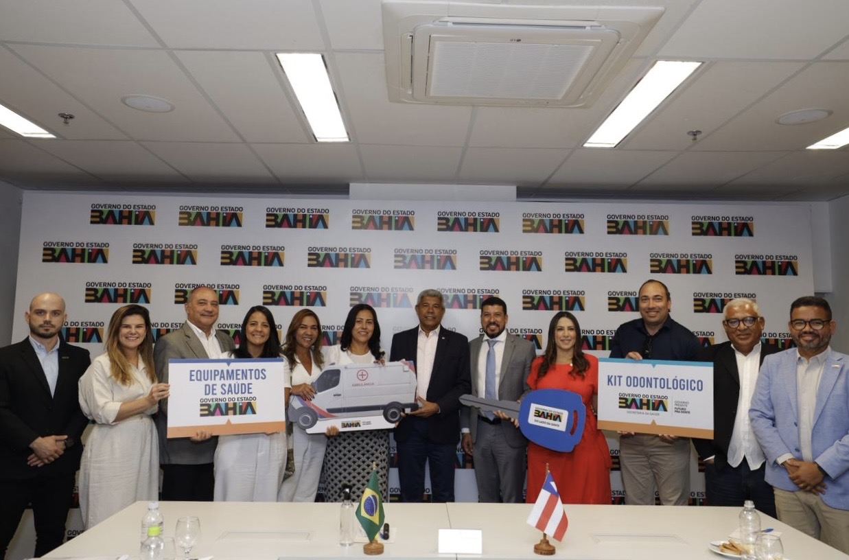 Deputada Cl�udia Oliveira entrega ambul�ncia, ve�culo para TFD e refor�a investimentos na sa�de de Itabela