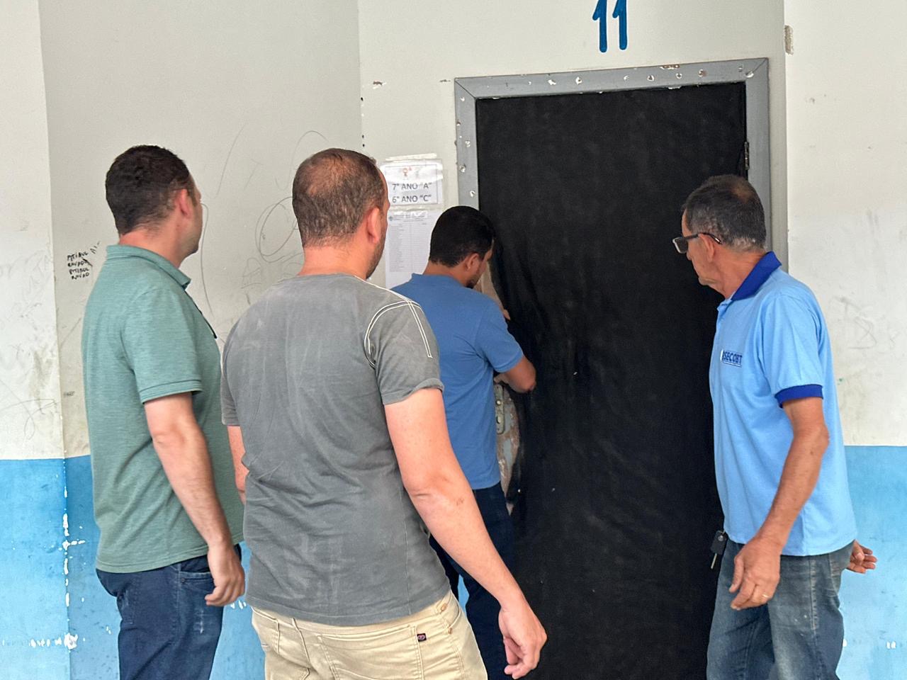 Prefeito visita escolas em Monte Pascoal e anuncia reparos nas unidades após atos de vandalismo Prefeito visita escolas em Monte Pascoal e anuncia reparos nas unidades após atos de vandalismo