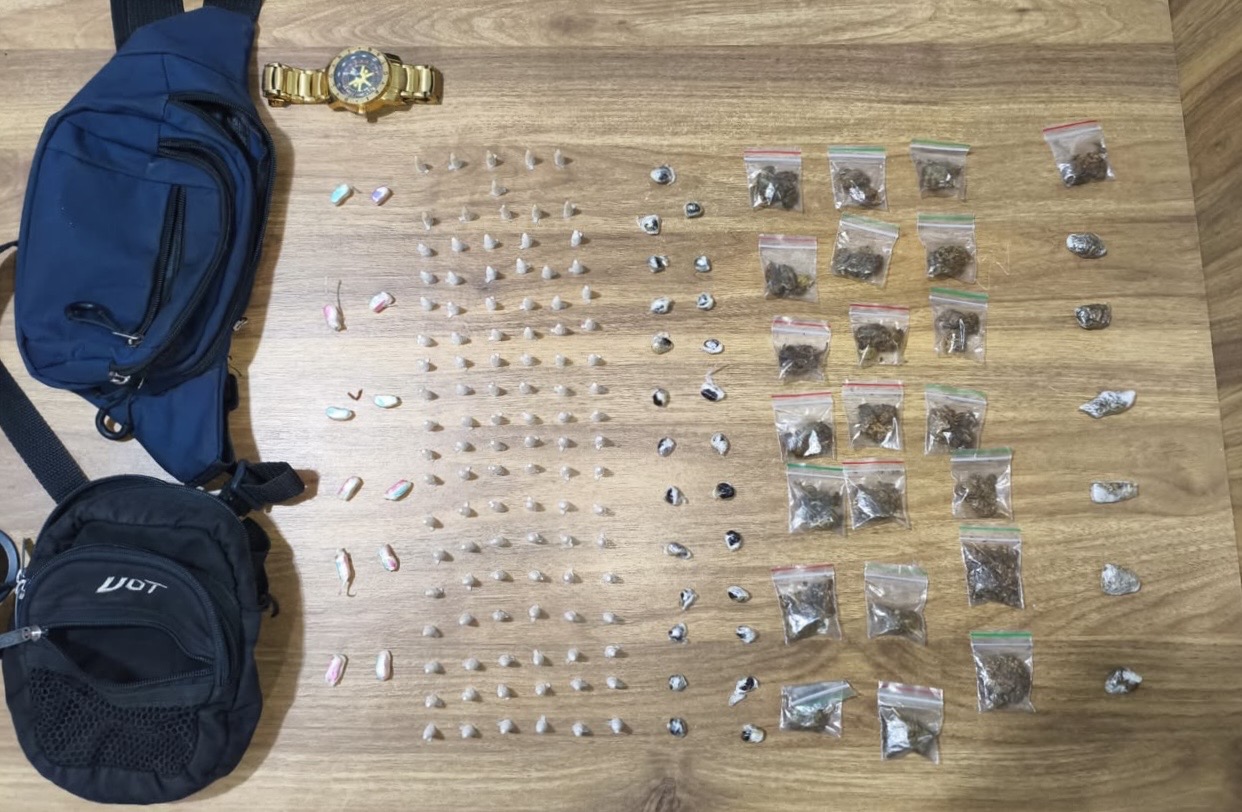 Polícia Militar realiza apreensão de drogas em Porto Seguro Polícia Militar realiza apreensão de drogas em Porto Seguro