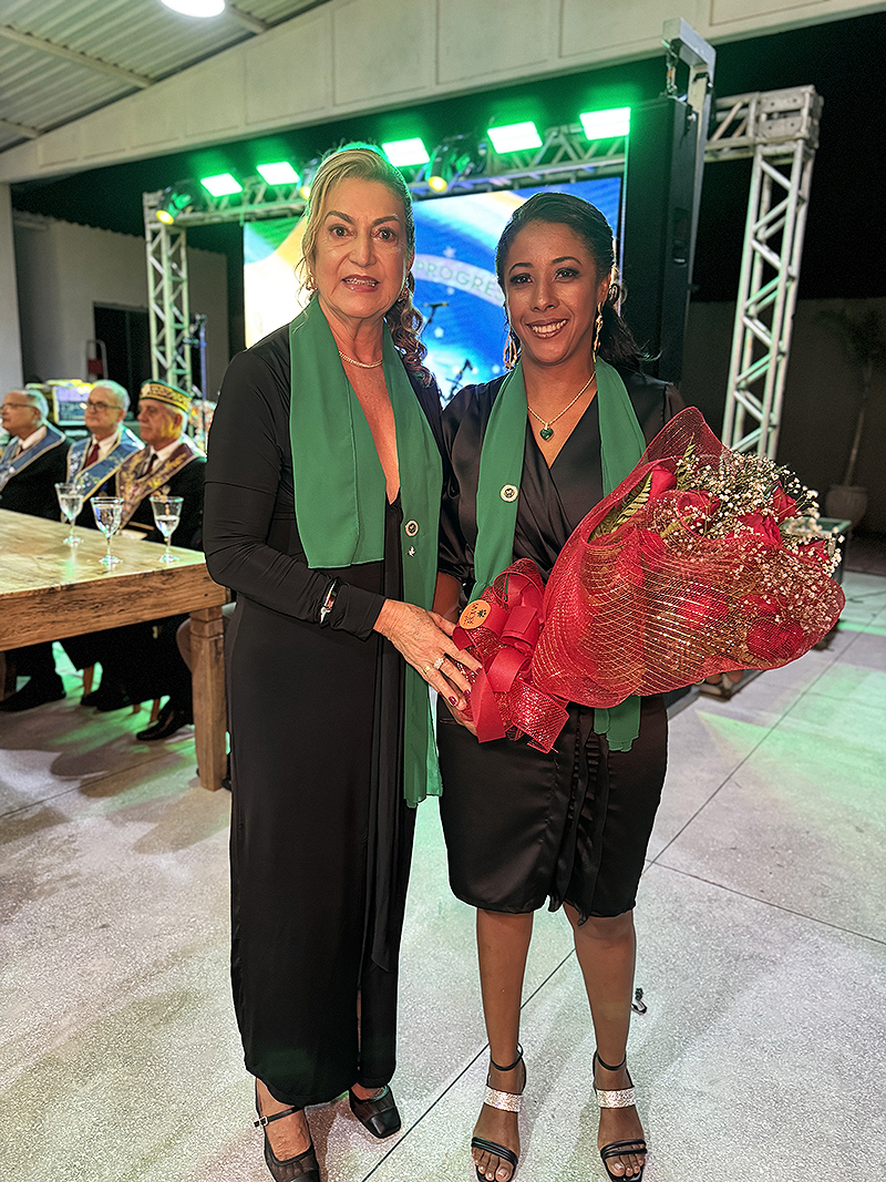 Ana Antunes transfere a coordenao da Fraternidade Feminina para Miriam Goulart. (Foto: Alex Gonalves/BAHIA DIA A DIA)