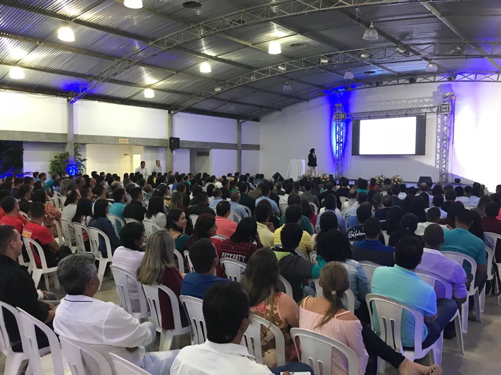 Divulgação). Palestra sobre neuromarketing reúne mais de 400 pessoas em Eunápolis