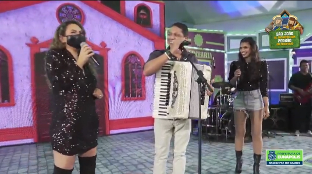 Prefeita, Cordélia Torres foi a grande anfitriã e a apresentadora destacando-se pela desenvoltura no palco. (Foto: Divulgação)
