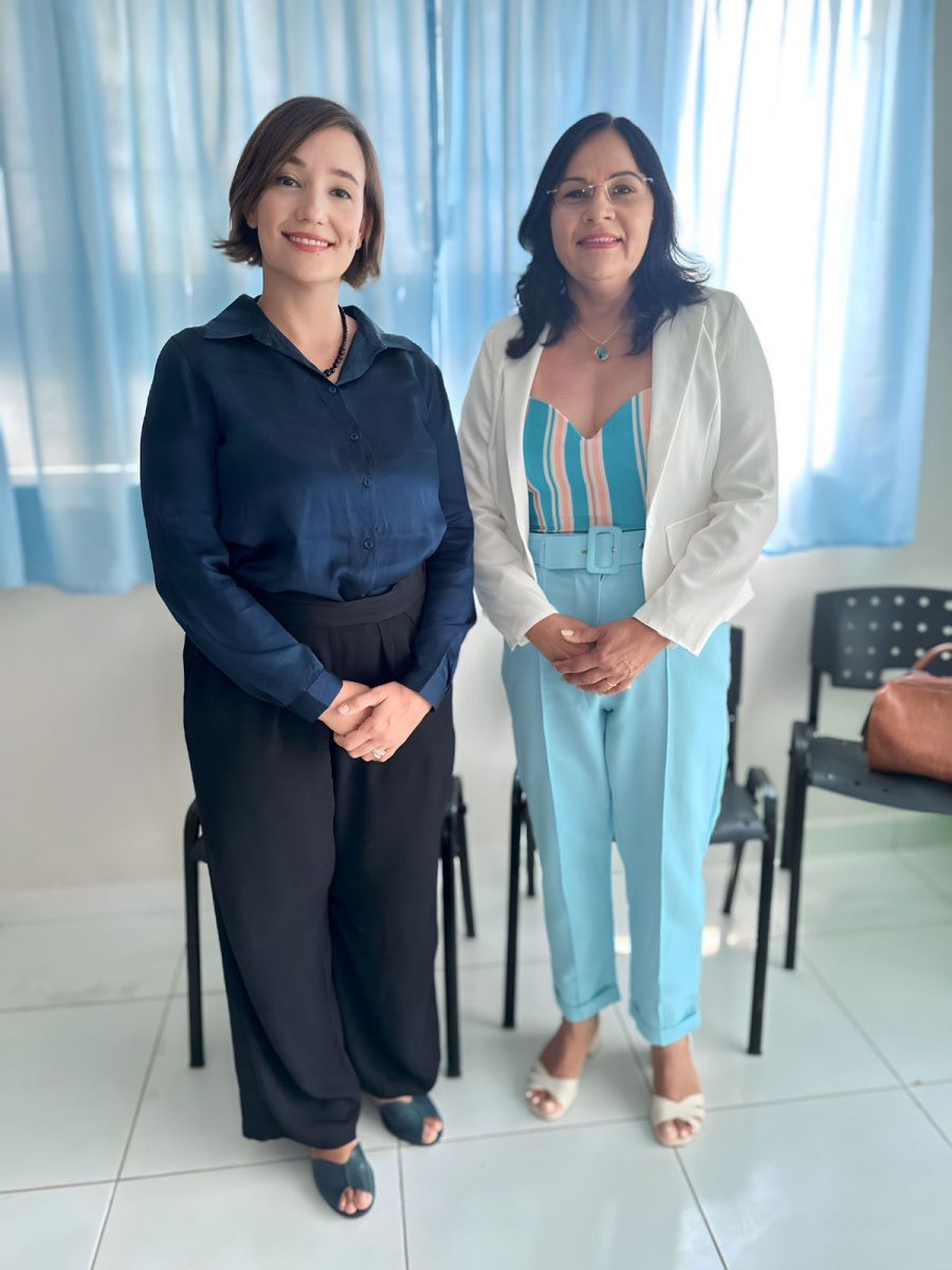  Prefeita Marlene Dantas ao lado da Juíza substituta da comarca de Guaratinga, Aline Muxfeldt Klais. (Foto: Divulgação)