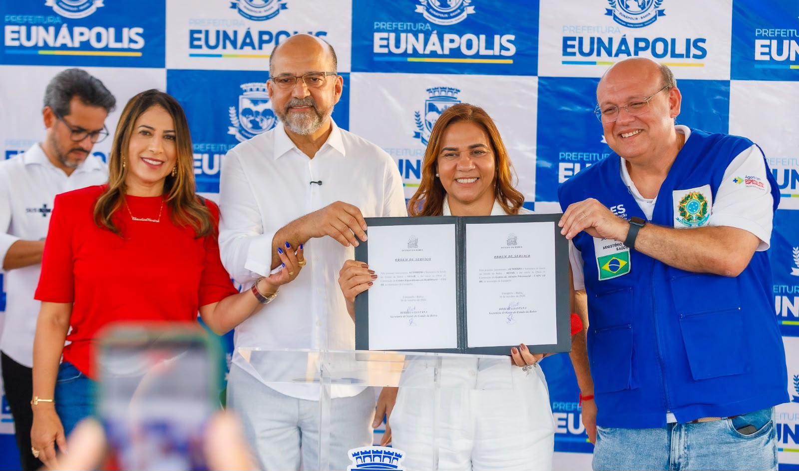 Prefeitura de Eunápolis celebra avanço na saúde com início da construção do CER III e CAPS III Prefeitura de Eunápolis celebra avanço na saúde com início da construção do CER III e CAPS III