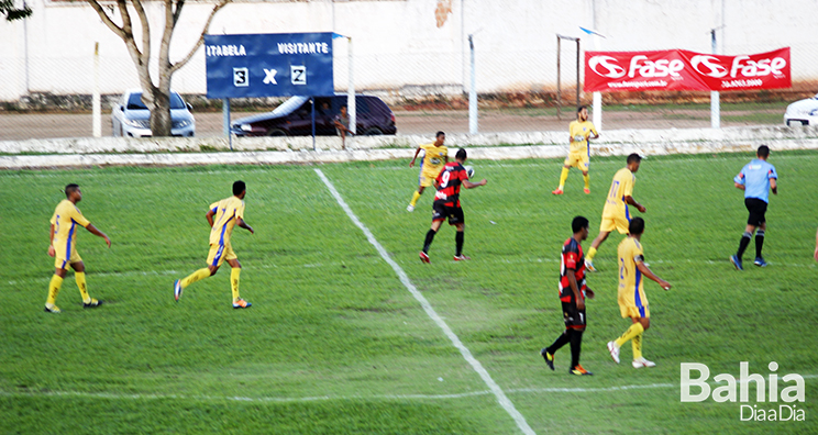 Com força da torcida, Itabela vence Eunápolis no primeiro embate da final . (Foto: Clérison de Oliveira)