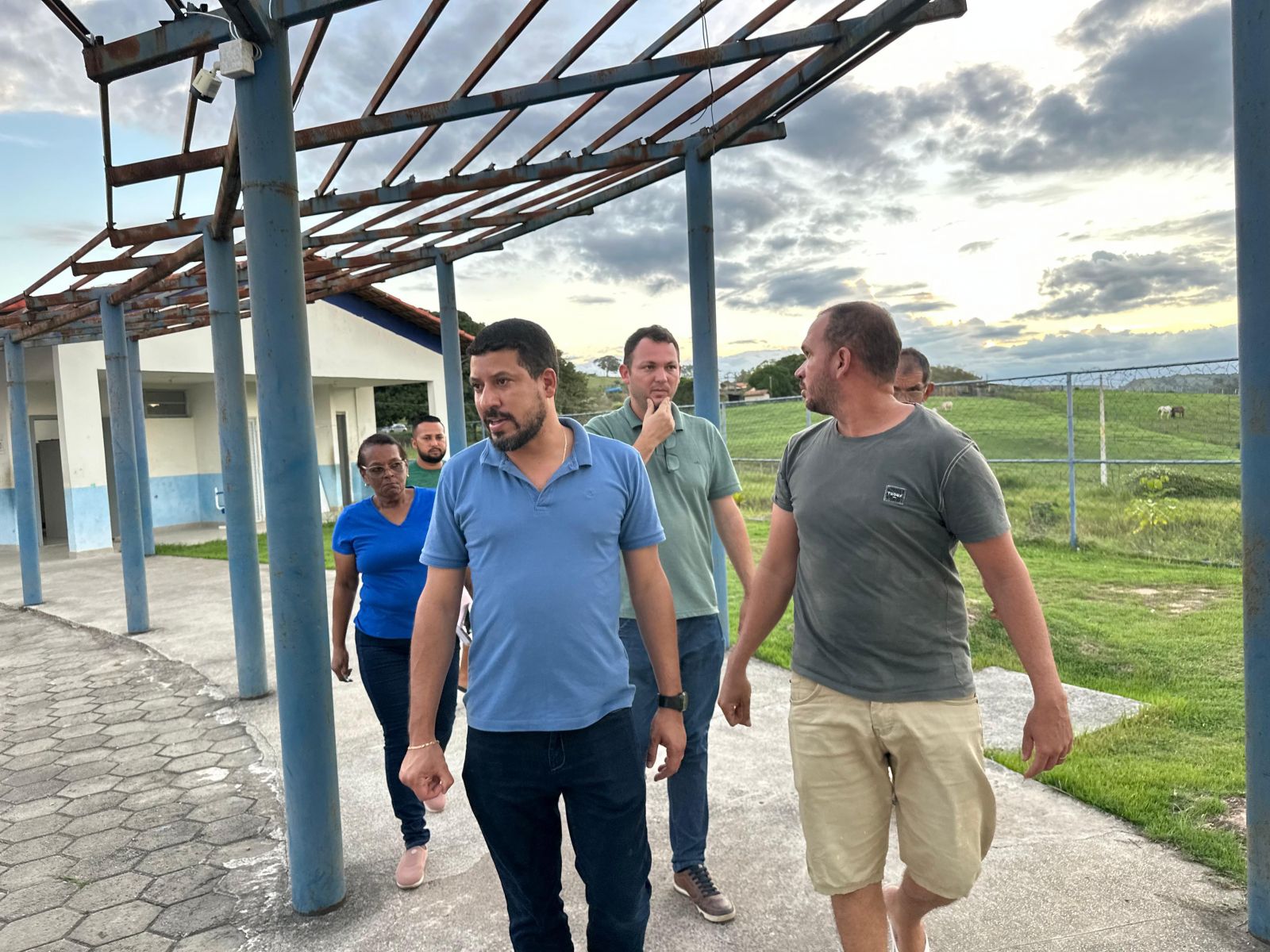 Prefeito visita escolas em Monte Pascoal e anuncia reparos nas unidades após atos de vandalismo Prefeito visita escolas em Monte Pascoal e anuncia reparos nas unidades após atos de vandalismo