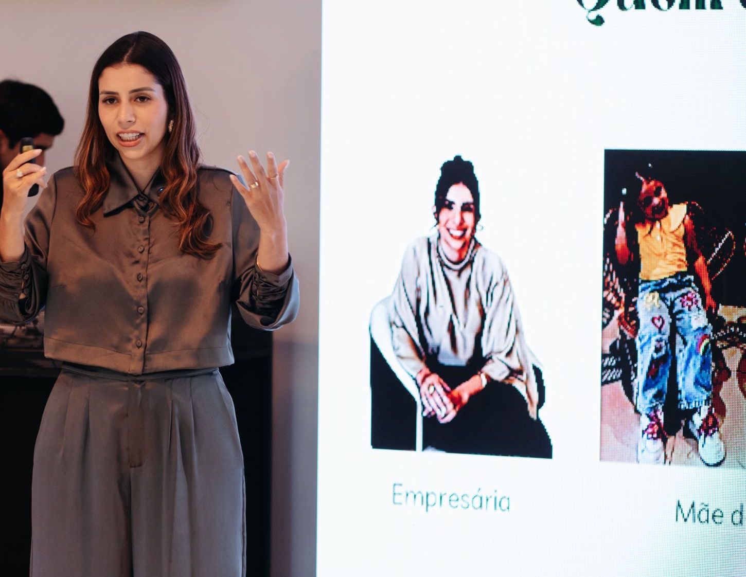 REPRESENANDO ITABELA :  Ana Karoline Sales ministra palestra sobre regulariza��o de im�veis rurais em evento internacional no Uruguai