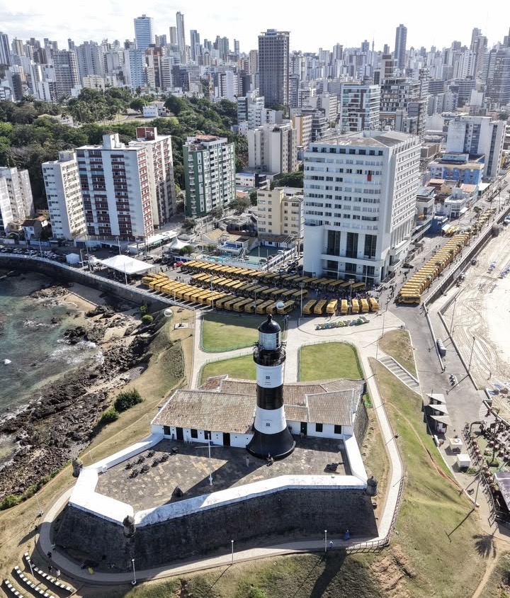 Deputada Cláudia Oliveira viabiliza ônibus escolares para Eunápolis, Itabela e Guaratinga Deputada Cláudia Oliveira viabiliza ônibus escolares para Eunápolis, Itabela e Guaratinga