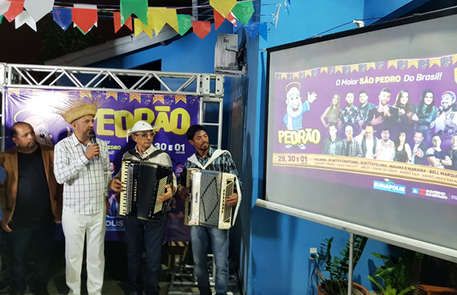 Prefeito Robério mostra as últimas novidades do Pedrão 2019. (Foto: BAHIA DIA A DIA)