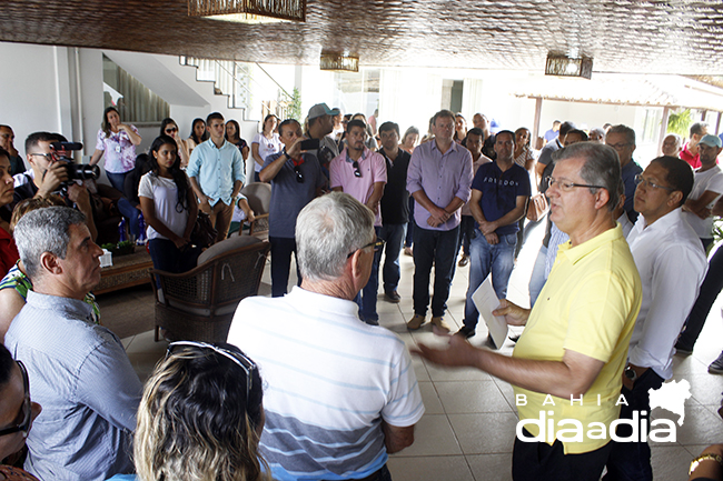 Deputados Jutahy Magalhães Jr. e Augusto Castro tem recepção calorosa em Itabela. (Foto: Alex Gonçalves/BAHIA DIA A DIA) Deputados Jutahy Magalhães Jr. e Augusto Castro tem recepção calorosa em Itabela. (Foto: Alex Gonçalves/BAHIA DIA A DIA)
