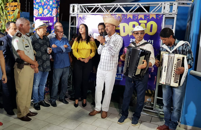 Prefeito Robério mostra as últimas novidades do Pedrão 2019. (Foto: BAHIA DIA A DIA)