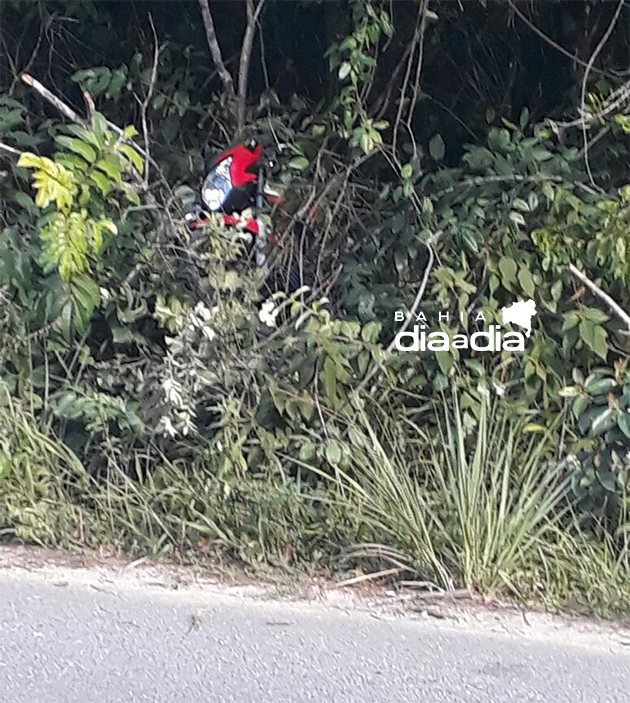 Motociclista foi arremessado e morreu no local. (Foto: Reprodução/Whatsapp)