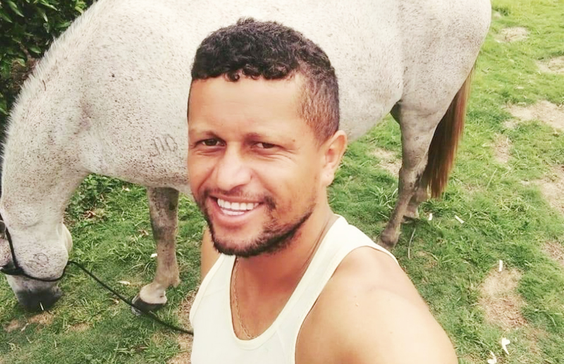 Aleandro Silva de Almeida, de 26 anos morre após colidir com vaca na BA-283. (Foto: Divulgação) 