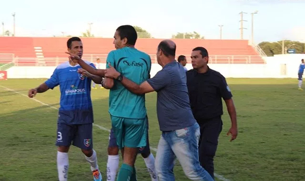 Envolvidos em agressão árbitro em Teixeira de Freitas são suspensos. (Foto: Esportenamídia)