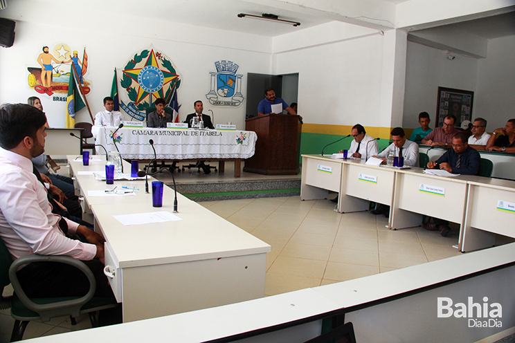 C�mara de Vereadores rejeita por unanimidade as contas de Junior Dap� de 2015. (Foto: Alex Gon�alves/BAHIA DIA A DIA)
