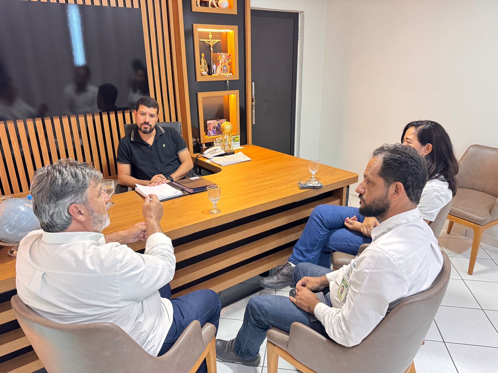 Prefeito Ricardo Flauzino se reúne com representantes da Veracel em busca de novas parcerias para Itabela Prefeito Ricardo Flauzino se reúne com representantes da Veracel em busca de novas parcerias para Itabela