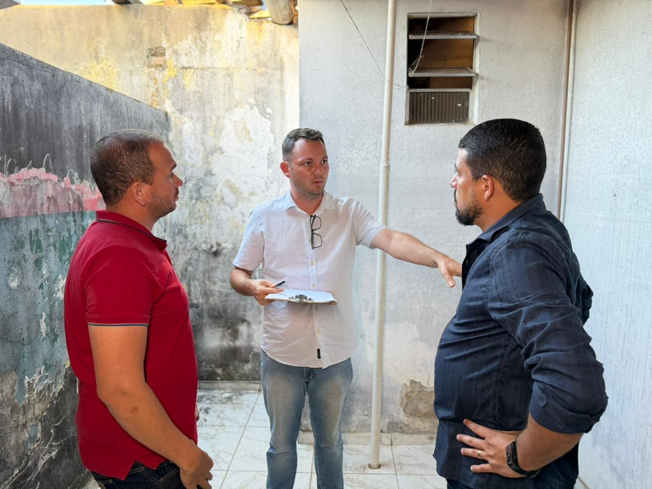 Prefeito Ricardo Flauzino realiza visita técnica e anuncia reforma de unidade de saúde em Monte Pascoal Prefeito Ricardo Flauzino realiza visita técnica e anuncia reforma de unidade de saúde em Monte Pascoal